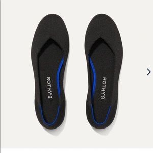Rothy’s round toe flat in black. Size 9